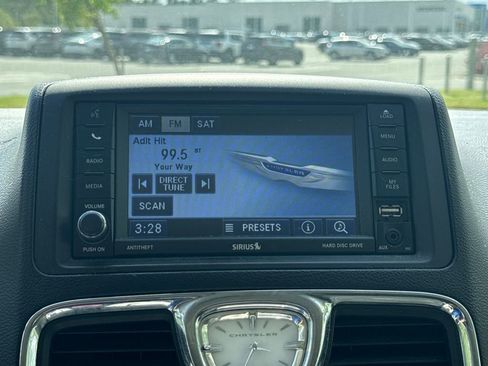 Used 2012 Chrysler Town & Country Touring image 22