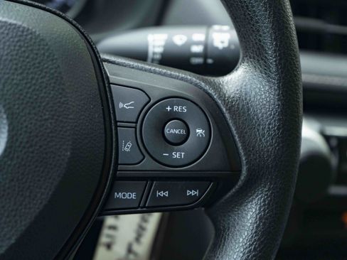 Used 2022 Toyota RAV4 LE FWD image 19