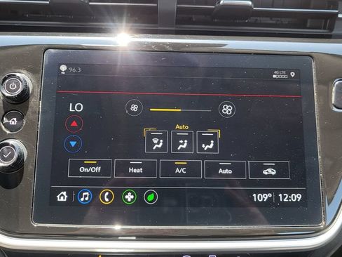 Used 2023 Chevrolet Bolt EUV LT FWD image 33