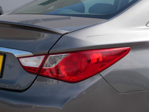Used 2014 Hyundai Sonata SE FWD image 17