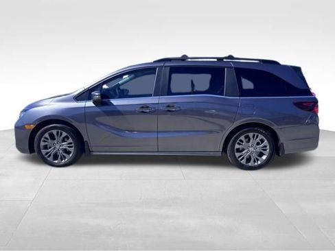 Used 2026 Honda Odyssey Touring image 2