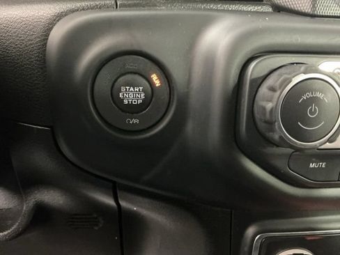 Used 2018 Jeep Wrangler Unlimited Sahara AWD/4WD image 22