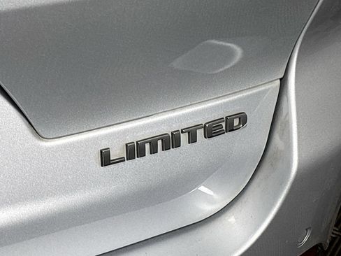 Used 2022 Jeep Grand Cherokee L Limited AWD/4WD image 25