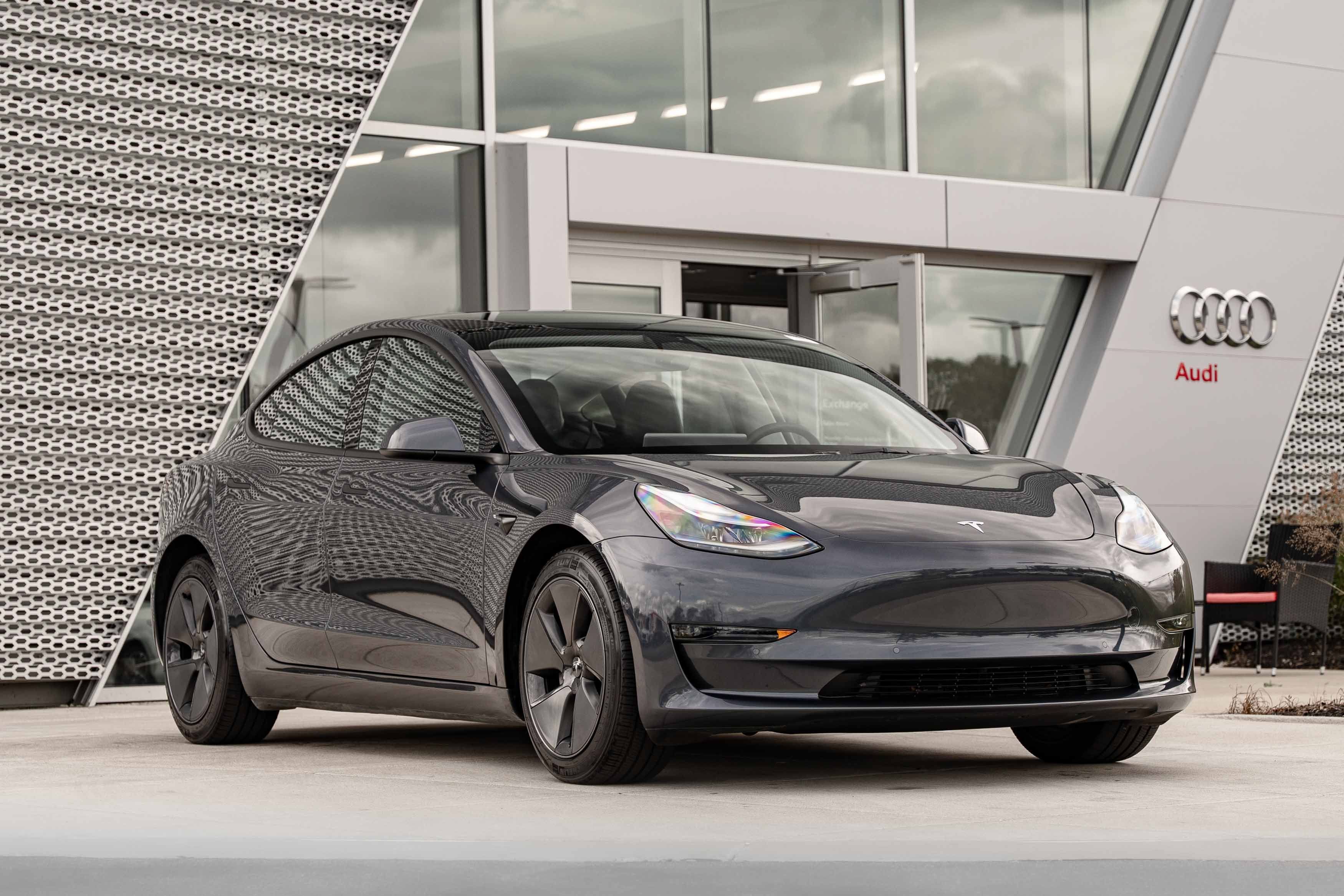 Used 2022 Tesla Model 3 Long Range AWD/4WD image 1