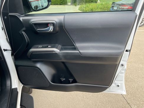 Certified 2022 Toyota Tacoma TRD Off-Road w/ Technology Package image 18