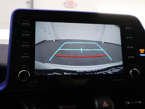 Used 2020 Toyota C-HR XLE FWD image 16