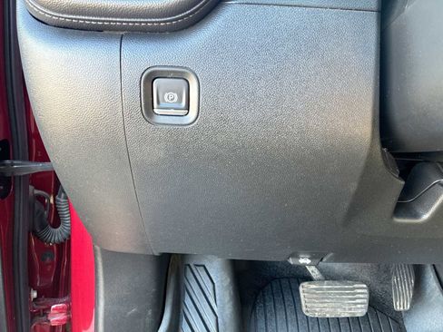 Certified 2020 Chevrolet Silverado 1500 RST image 17