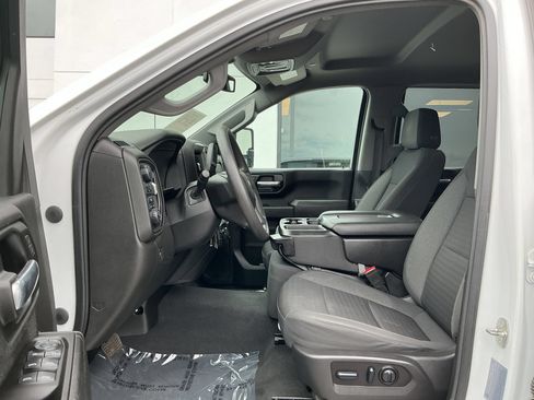 Used 2022 Chevrolet Silverado 2500 Custom w/ Custom Value Package AWD/4WD image 11