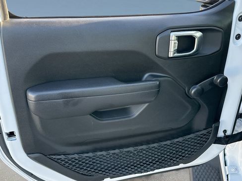 Used 2022 Jeep Wrangler Unlimited Sport image 17