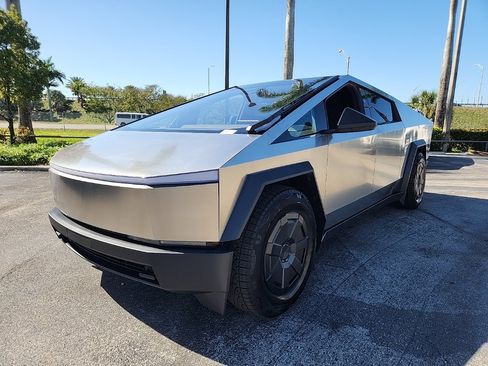 Used 2025 Tesla Cybertruck AWD Crew Cab image 15