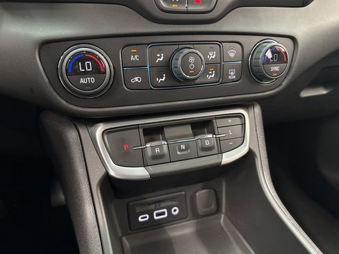 Used 2024 GMC Terrain SLT w/ Tech Package FWD image 29