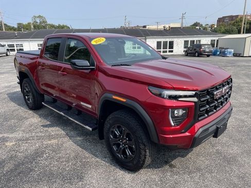 Used 2025 GMC Canyon Elevation image 3