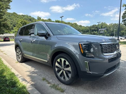 Used 2020 Kia Telluride EX w/ EX Premium Package AWD/4WD image 3