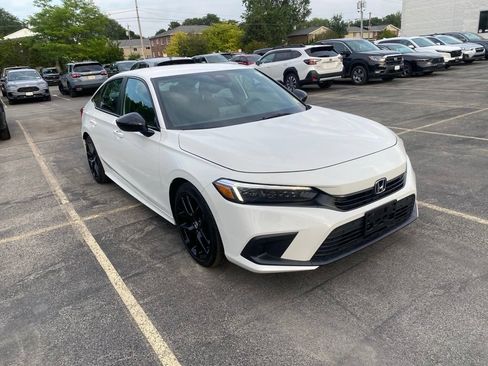 Used 2023 Honda Civic Sport image 2
