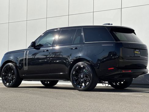 Certified 2023 Land Rover Range Rover SE image 3