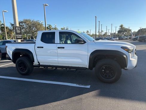Used 2024 Toyota Tacoma SR image 4