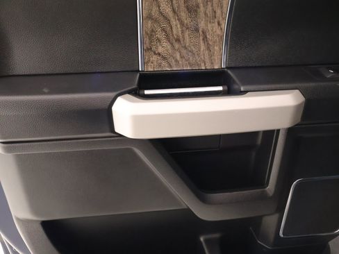 Used 2019 Ford F350 Lariat w/ Chrome Package image 17