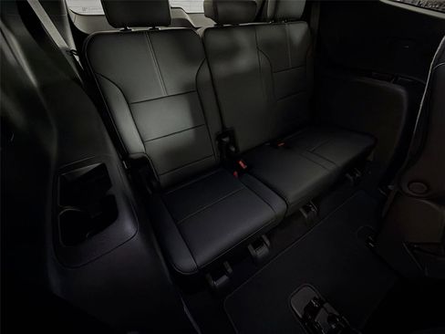 Used 2024 GMC Acadia Elevation image 27