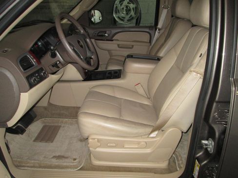 Used 2012 Chevrolet Suburban LT AWD/4WD image 3