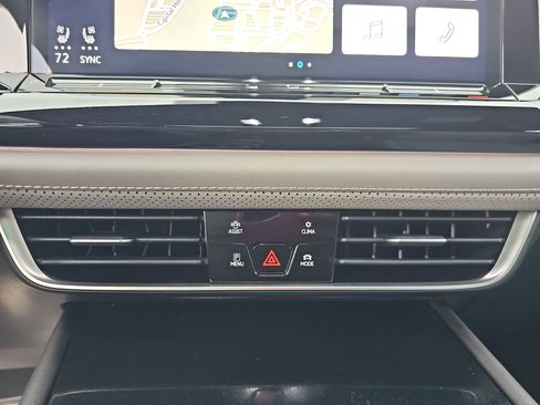 Used 2025 Volkswagen Atlas Cross Sport SEL R-Line AWD/4WD image 21