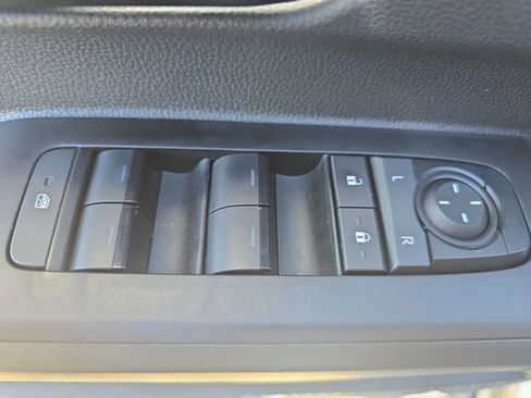 Used 2025 Toyota Tacoma SR5 AWD/4WD image 27