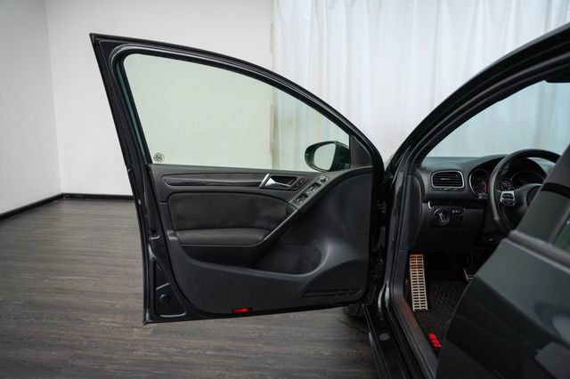 Used 2011 Volkswagen GTI 4-Door FWD image 16