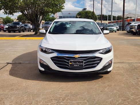 Used 2025 Chevrolet Malibu LT FWD image 3
