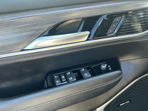 Used 2024 Jeep Wagoneer Series II image 16