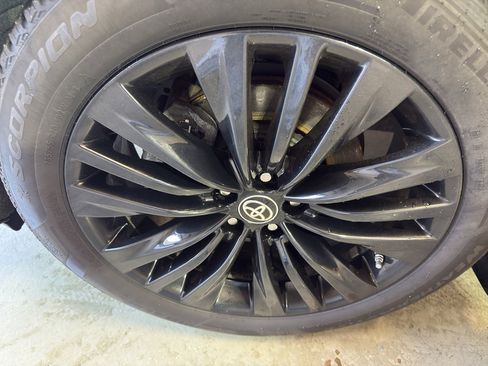 Used 2020 Toyota Highlander Platinum image 32