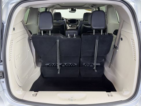Used 2022 Chrysler Pacifica Limited image 15