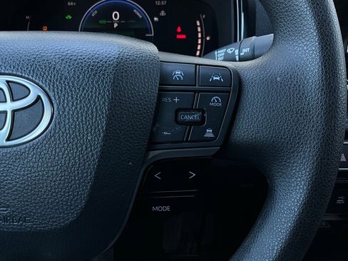 Used 2025 Toyota Camry LE image 33