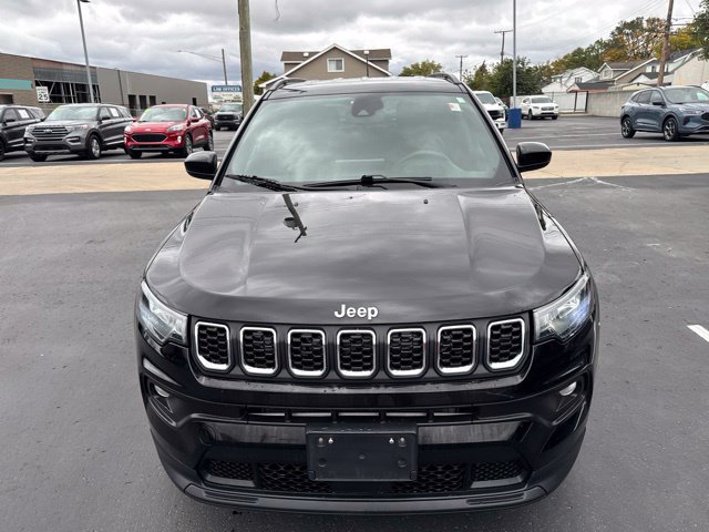 Used 2024 Jeep Compass Latitude AWD/4WD image 8