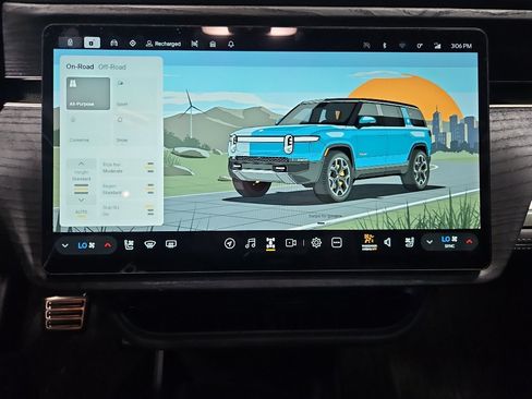 Used 2023 Rivian R1S Adventure AWD/4WD image 9
