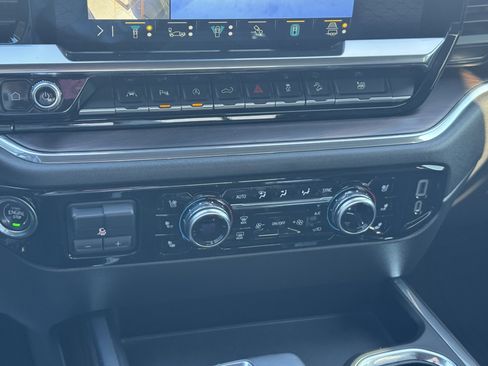 Used 2023 GMC Sierra 1500 SLT w/ SLT Premium Plus Package image 18