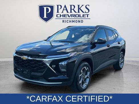 Used 2025 Chevrolet Trax LT w/ LT Convenience Package image 3