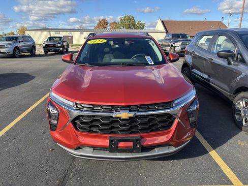 Used 2024 Chevrolet Trax LT w/ Driver Confidence Package image 3