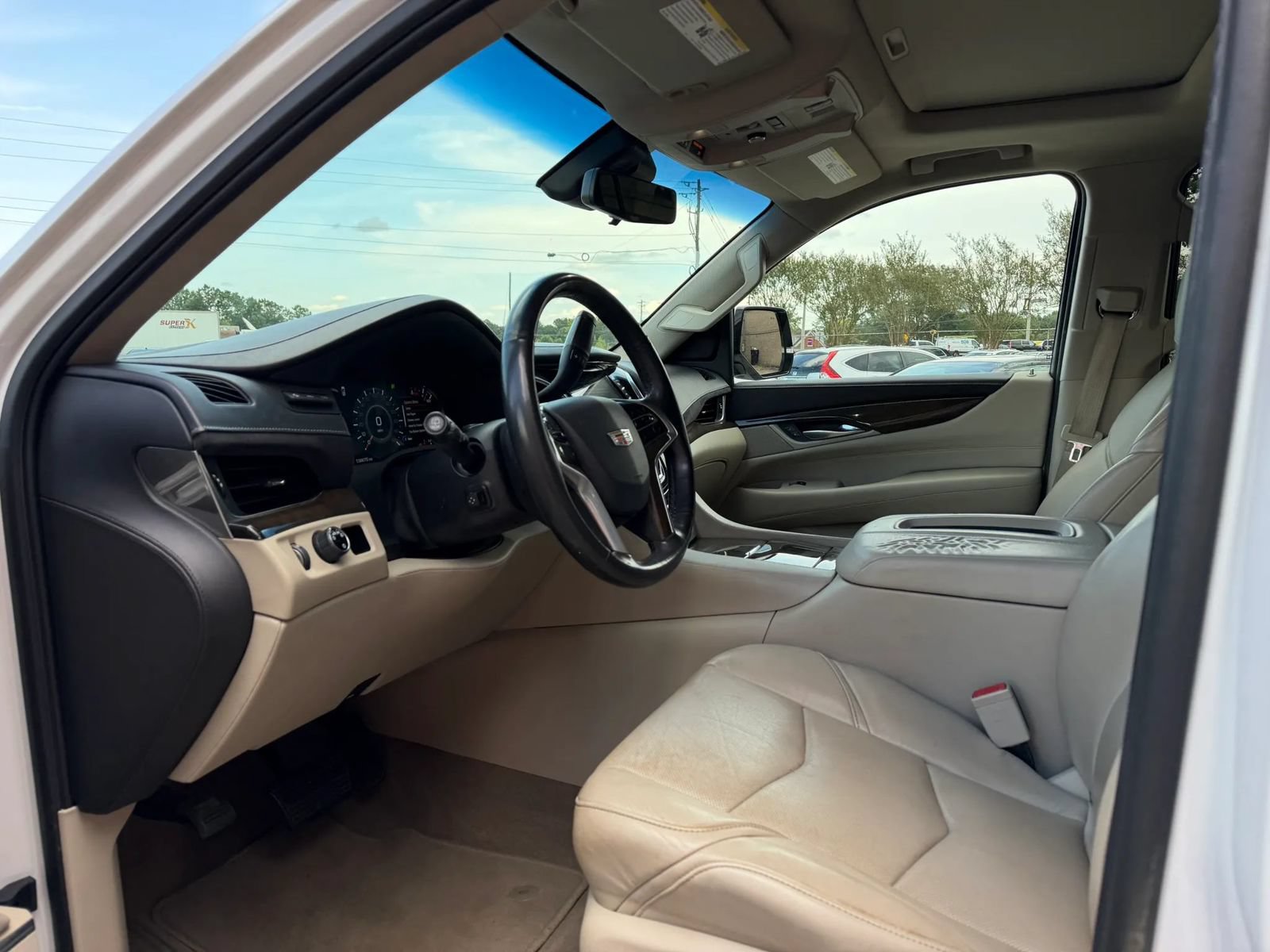 Used 2018 Cadillac Escalade ESV Luxury RWD image 11