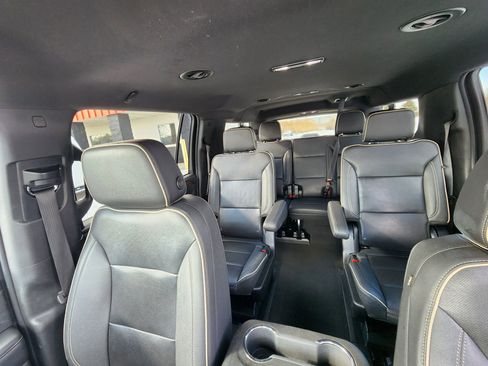Used 2023 Chevrolet Suburban Premier image 17