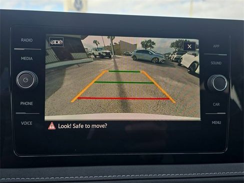 New 2026 Volkswagen Taos SE image 17