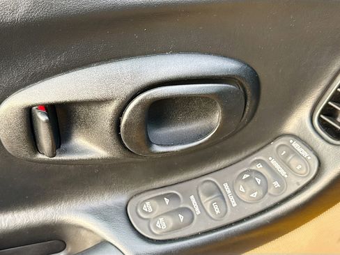 Used 2003 Chevrolet Corvette Convertible w/ Preferred Equipment Group1 image 20