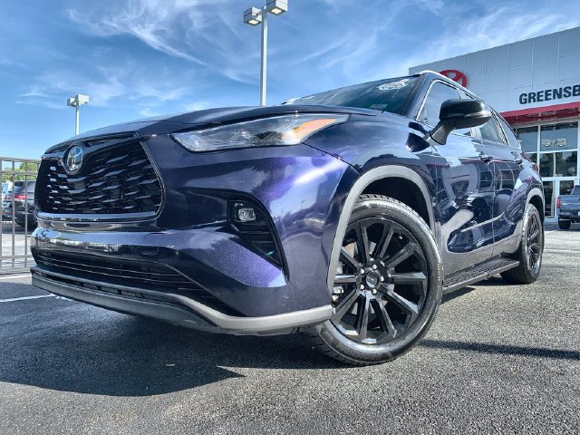 Used 2025 Toyota Highlander XLE FWD image 4