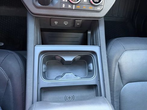 Used 2023 Land Rover Defender 130 X-Dynamic SE AWD/4WD image 45