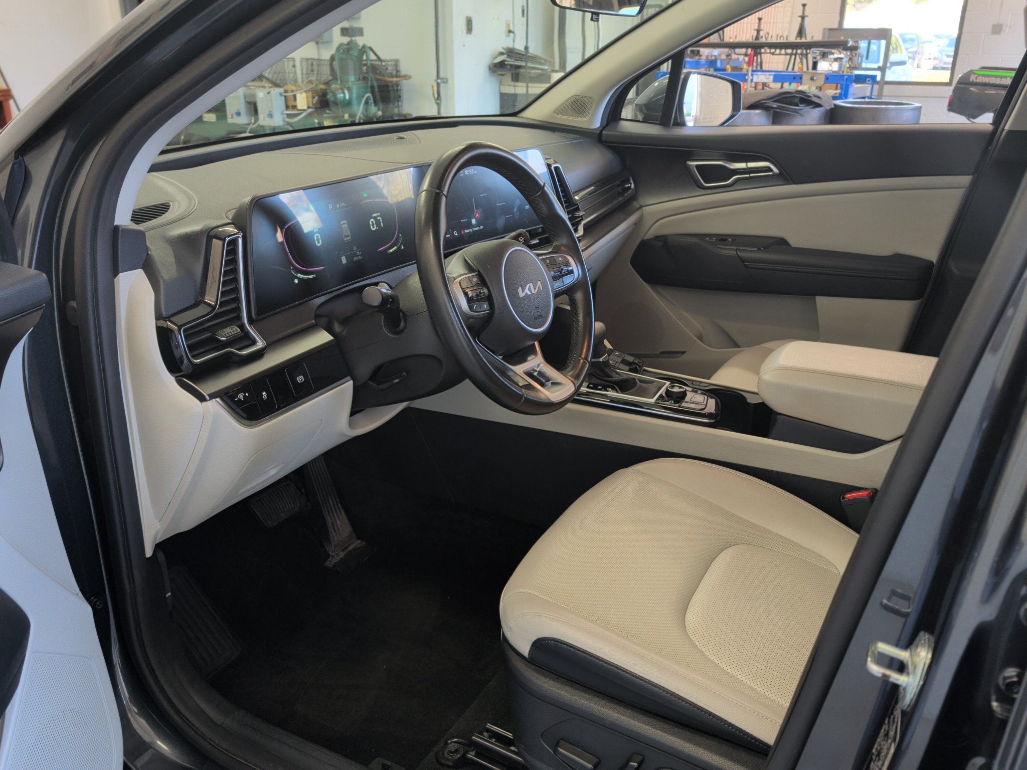 Certified 2023 Kia Sportage EX FWD image 17