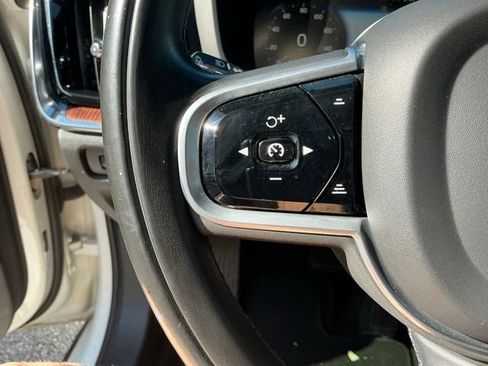 Used 2020 Volvo V60 T5 Momentum FWD image 17
