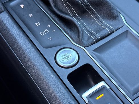 Used 2022 Volkswagen Atlas Cross Sport SE image 22