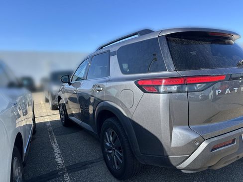 Used 2025 Nissan Pathfinder SV AWD/4WD image 4
