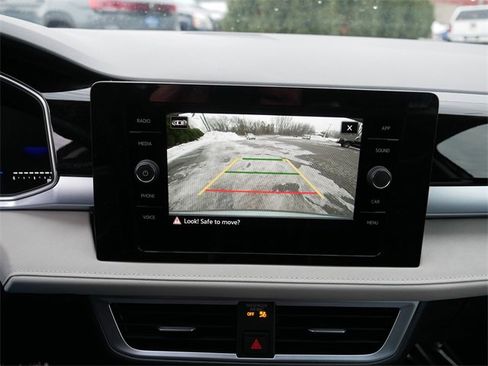 New 2026 Volkswagen Taos SE image 12