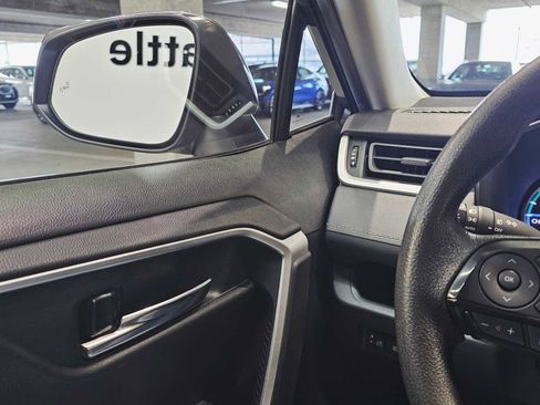 Used 2021 Toyota RAV4 XLE image 22