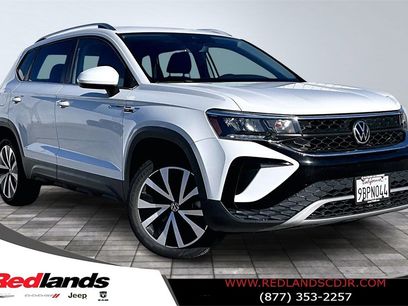 Used 2022 Volkswagen Taos SE w/ Panoramic Sunroof Package