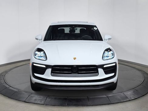 Certified 2025 Porsche Macan AWD/4WD image 10
